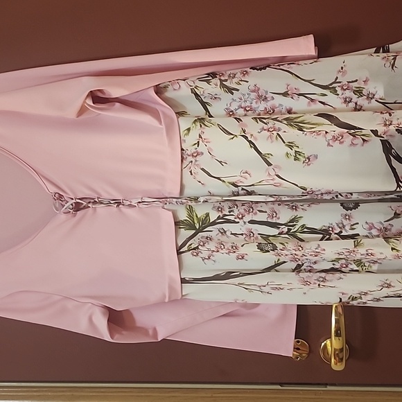 Dress - Picture 2 of 9